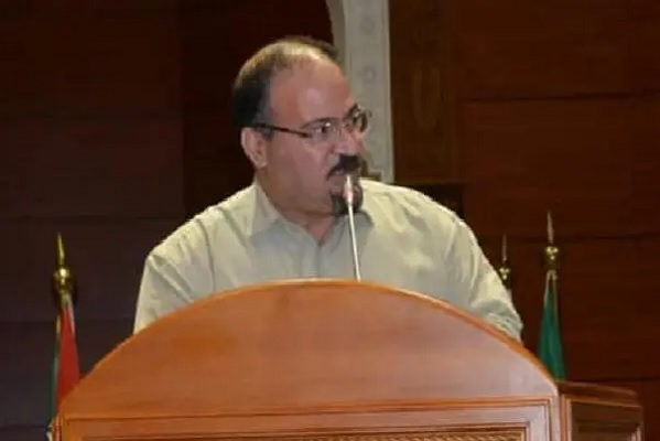 مول الشكارة فشل في ادخال الصحافة الى الصفّ ويستقوي بالمؤثرين الاجتماعيين