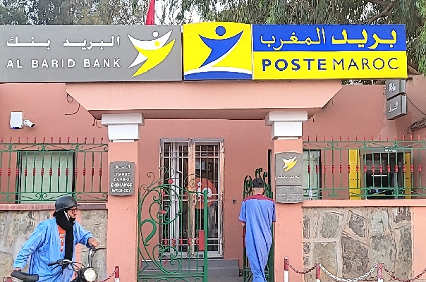 كلميم / تذمر زبناء بريد بنك من استمرار الشباك الاوتوماتيكي التابع لوكالة التكنة العسكرية خارج الخدمة 