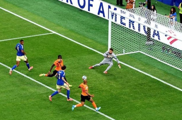 إعصار رهيب لمنتخب الطواحين الهوائية يكبد منتخب السويد هزيمة كبيرة 