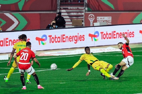 المنتخب المصري يحقق فوزا صعبا على زيمبابوي في اول مباريات المجموعة الثانية من الكان