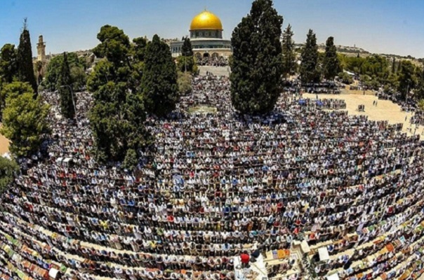 في القدس والأقصى الصلاةُ مقاومةٌ والرباطُ صمودٌ والعربيةُ هويةٌ‎‎