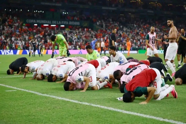 سجودُ الظَّفَر على عشب مونتيري... وأسودُ الأطلس يقتلعون الطواحين من جذورها