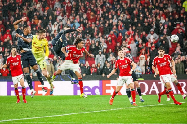 فريق بنفيكا البرتغالي يكرم وفادة ضيفه نادي ريال مدريد بسيل من الأهداف 