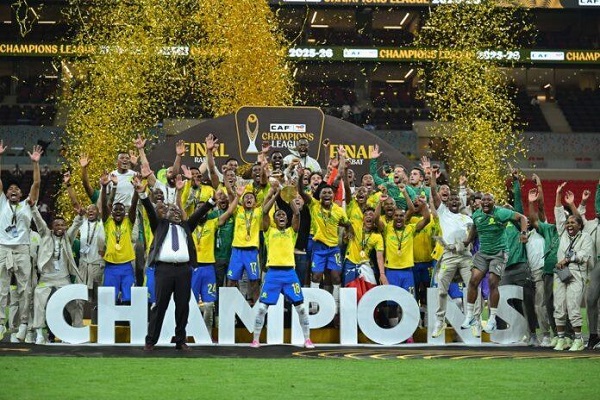 فريق الجيش الملكي يضيع لقب دوري ابطال أفريقيا امام الآلاف من جماهيره 