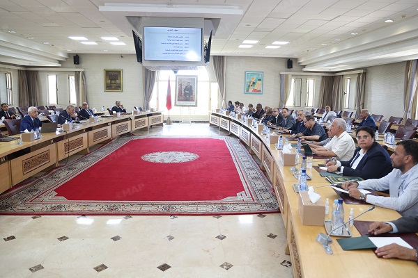 وزير الداخلية يعقد اجتماعين مع مسؤولي الأحزاب السياسية حول الاستحقاقات التشريعية القادمة 