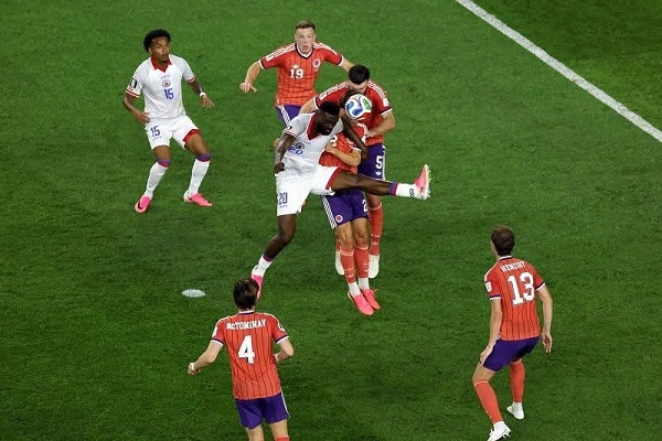 منتخب إسكتلندا ينتزع فوزًا ثمينًا على هايتي وينفرد بصدارة ترتيب المجموعة الثالثة